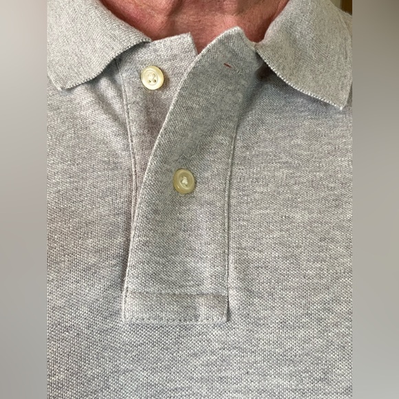 CHAPS Men’sPolo Shirt, Stretch Comfort, Gray, Navy Logo, 2 button M Excel Cond - Picture 7 of 9